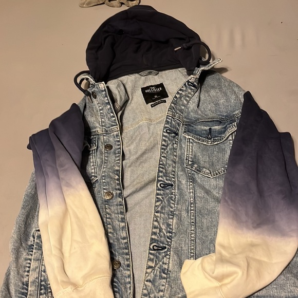 It hasn’t been worn much and it’s practically brand new - Picture 3 of 3